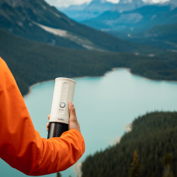 Outin Nano (Pearl White) - aparat za kavu za putovanja